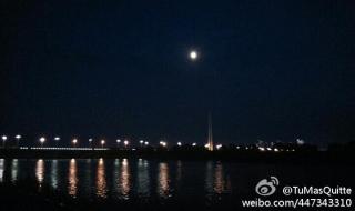 城里的月光把梦照亮 城里的月光把梦照亮